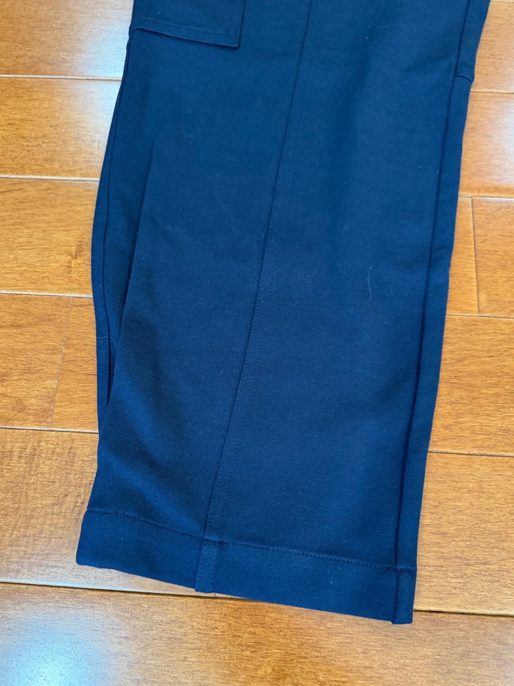 NWT Quince Navy Elastic Waist Ultra Stretch Ponte Tapered Cargo Pants Sz. L - Picture 4 of 7